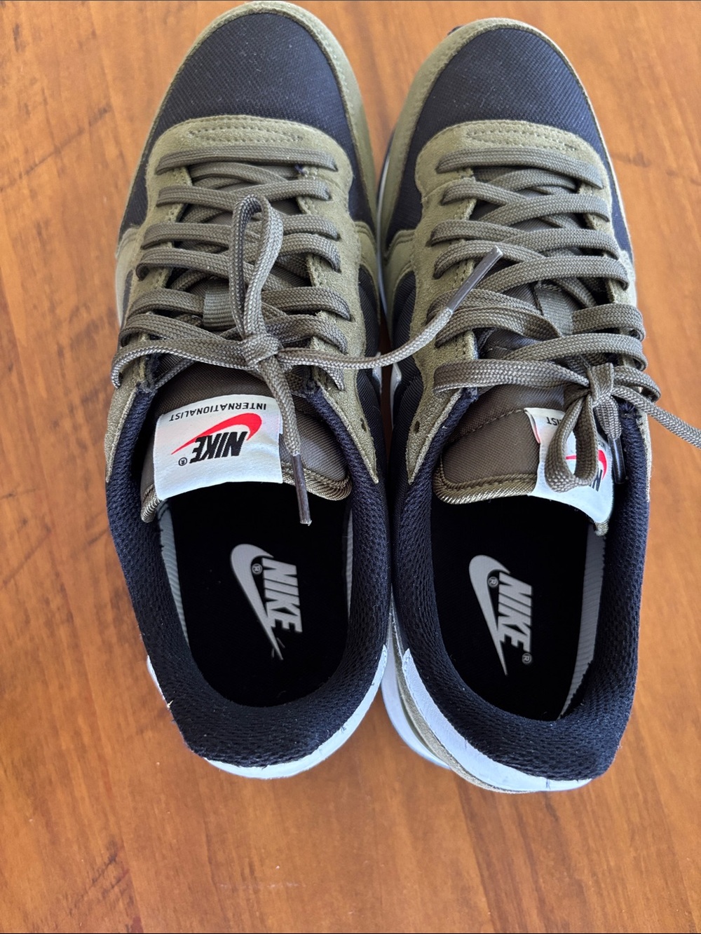 Nike Olive Green, Black & White Men's Running Shoes - Picture 6 of 9